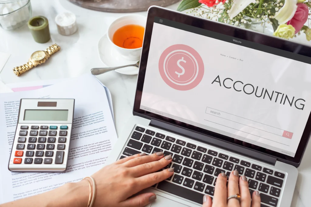 small business accounting software dashboard showing invoices expenses and cash flow for beginners in Pakistan